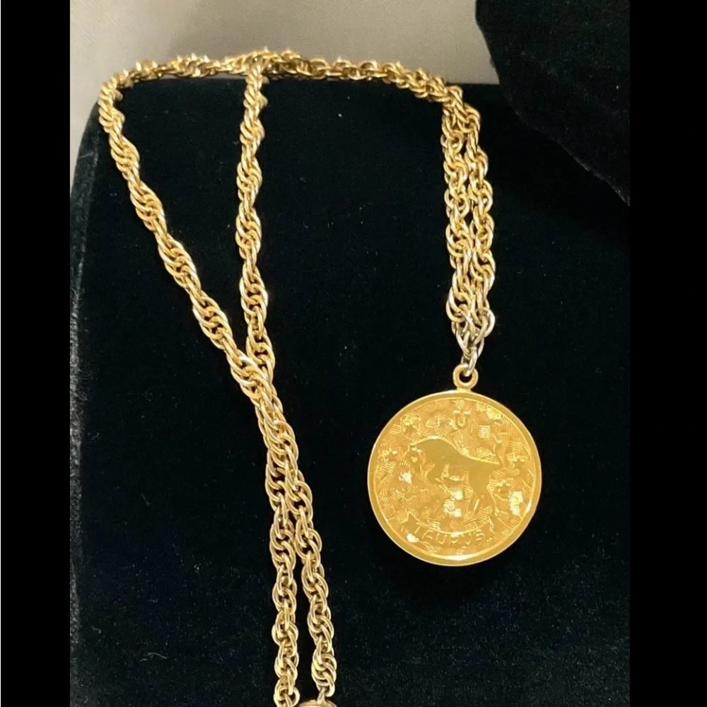 Sarah Coventry Taurus Zodiac Pendant/Necklace - Picture 5 of 6